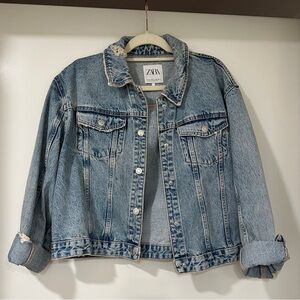 👖Zara Distressed Medium Wash Denim Jacket